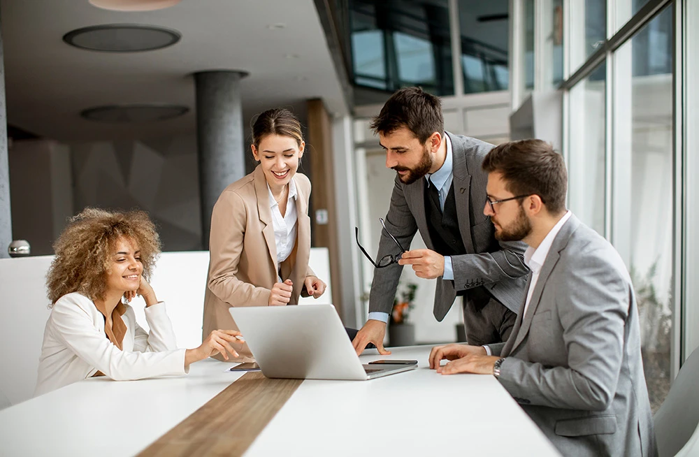 Мы анализируем текущие процессы компании, выявляем узкие места и разрабатываем стратегии, которые повышают эффективность, ускоряют принятие решений и создают условия для роста.