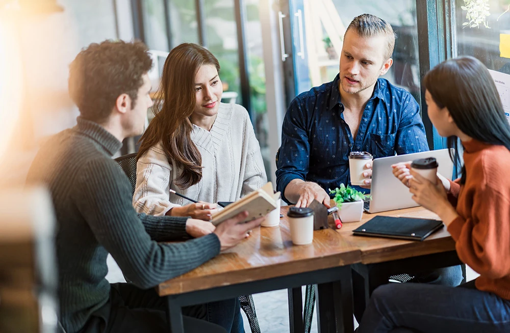 Мы анализируем текущие процессы компании, выявляем узкие места и разрабатываем стратегии, которые повышают эффективность, ускоряют принятие решений и создают условия для роста.